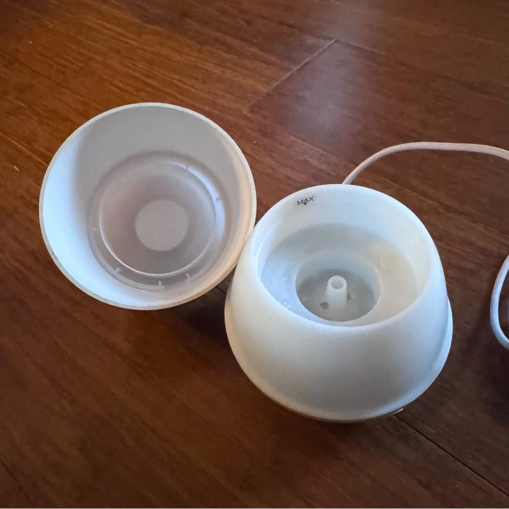 Aromatherapy Essential Oil Diffuser & Humidifier Color LED Lights Mini USB White